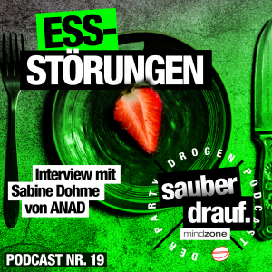 Ess-Störungen: eine halbe rote erdbeere auf einem teller in schwarz mit leuchtend gruenen hintergrund. Interview mit Sabine Dohne von ANAD München im sauberdrauf Interview. unten recht eine kleine pille mit roter kontur
